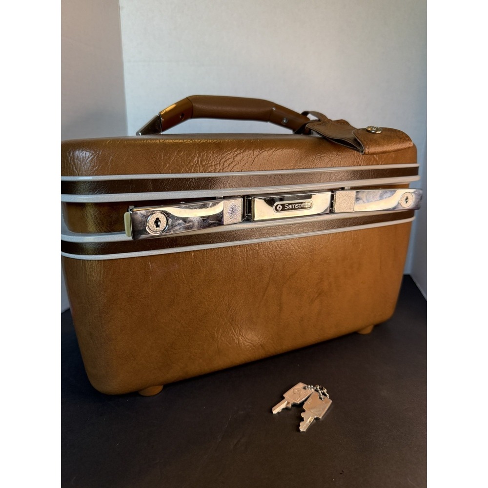 Vintage SAMSONITE  "Silhouette" Cosmetic Case in Excellent Condition, w keys VTG